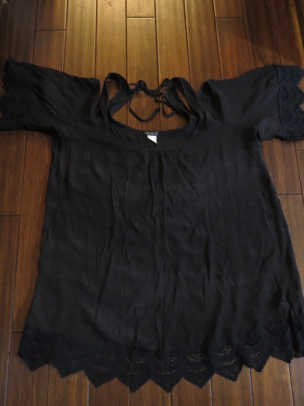 Venus size 1X Cold Shoulder Top or Bathing Suit Cover Up Excellent  Condition